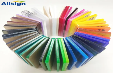 O que é uma folha de acrílico fundido e como ela difere do acrílico normal?