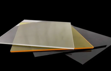 Quais são os acabamentos decorativos comuns para folhas de acrílico?