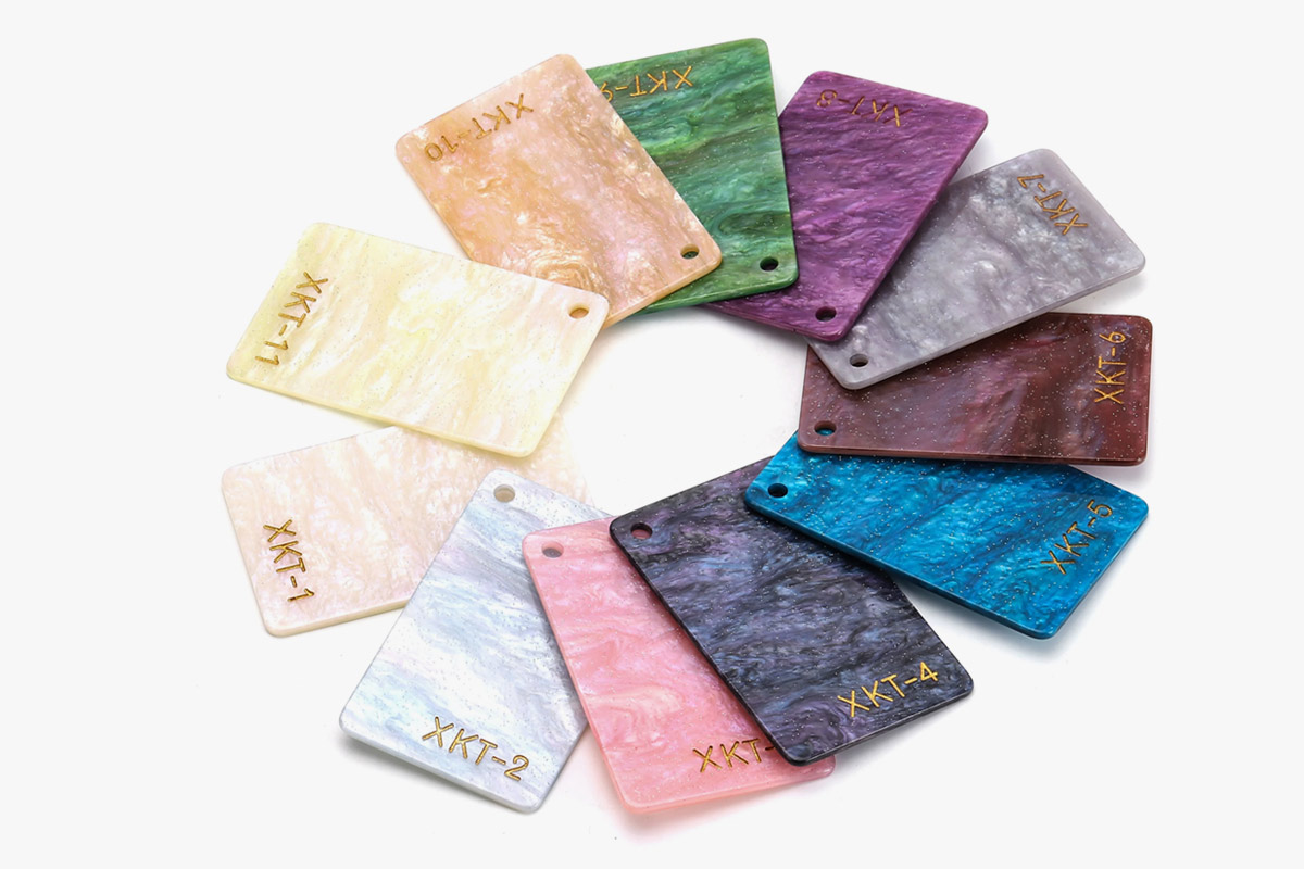 Aplicações inovadoras de produtos acrílicos em displays publicitários